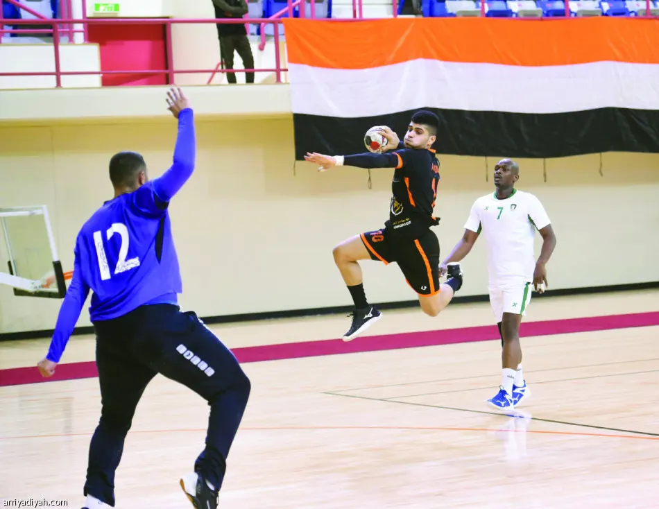 الصفا يعتلي قمة اليد