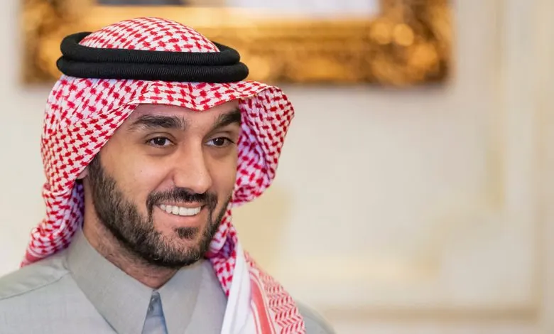 وزير الرياضة يوجِّه بتقديم مكافأة 200 ألف ريال لكل لاعب بفريق الخليج لكرة اليد