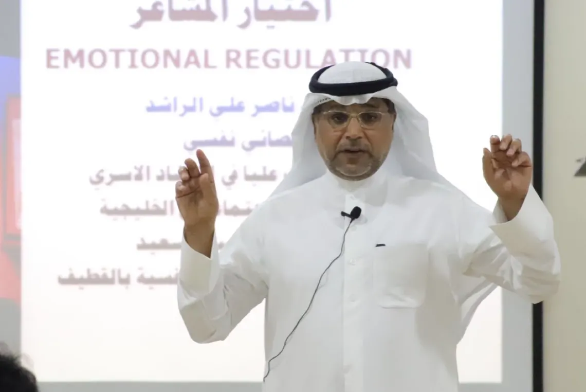 خبير نفسي: تجاهل مشاعر الأطفال خطأ.. والتواصل الإيجابي أساس التربية السليمة