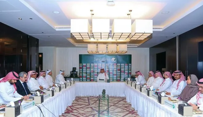 زيادة الأندية إلى 18 فريقا والأجانب إلى 8 لاعبين في دوري المحترفين