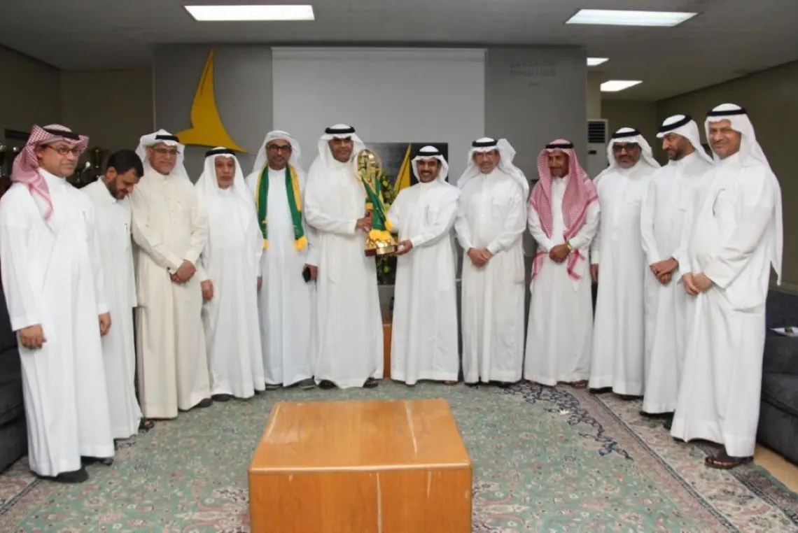 إداريو ”سيهات الاجتماعية“ يهنئون الخليج بكأس الأمير سلطان بن فهد لكرة اليد