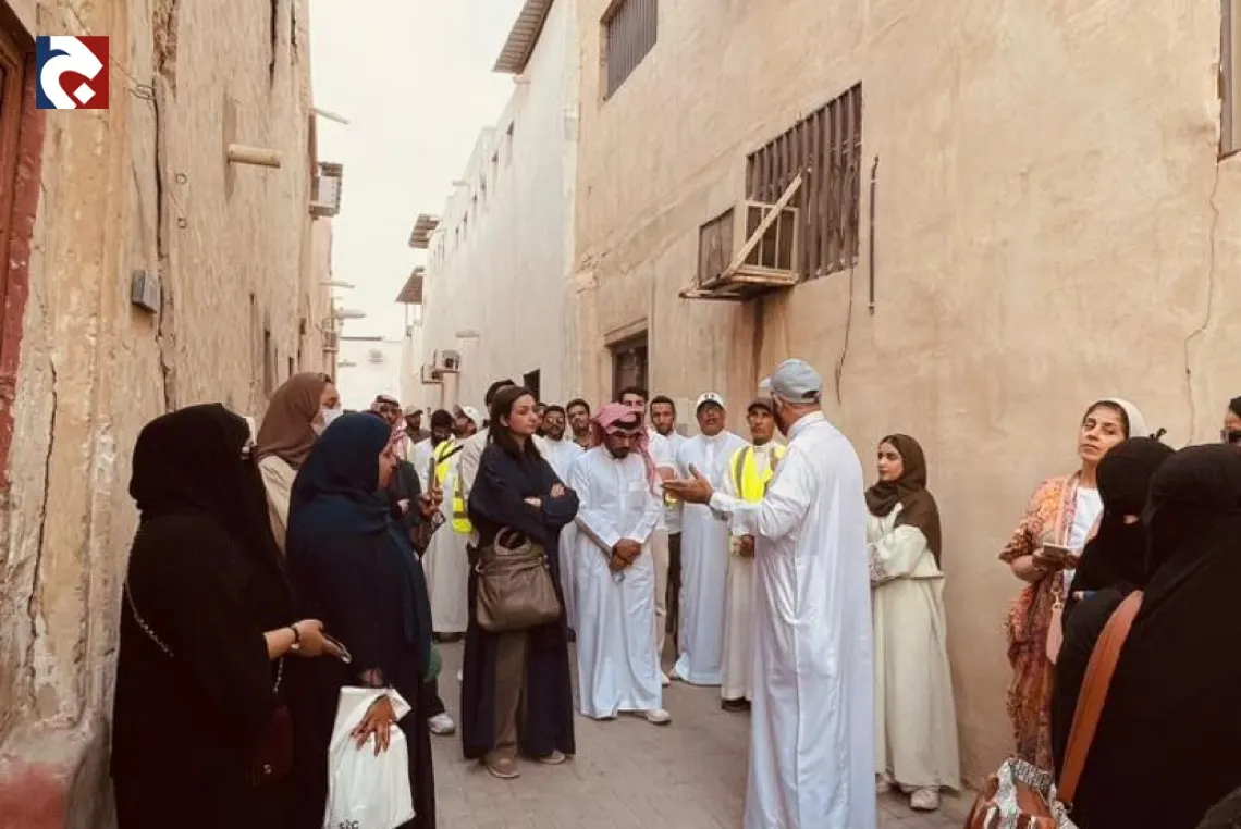 80 مشاركا في جولة تعريفية بالتراث العمراني في وسط الهفوف