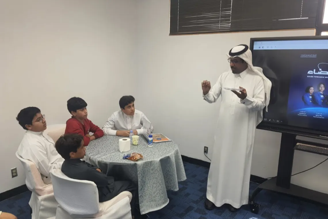 تزامنًا مع الرحلة السعودية للفضاء.. تدريب 164 طالبًا ضمن «بيئة الجاذبية الصغرى»