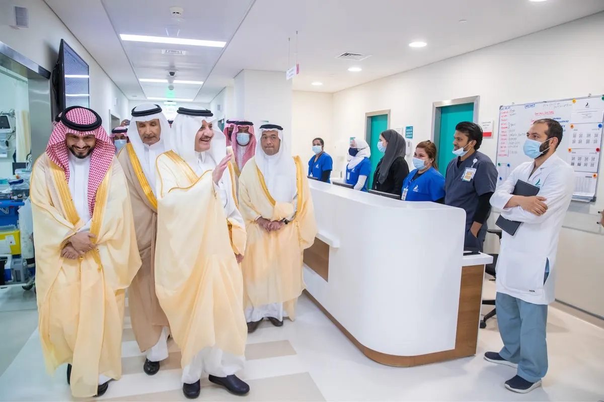 أمير الشرقية يبارك توقيع اتفاقية استئناف الأعمال بمشروع مستشفى الخبر المركزي
