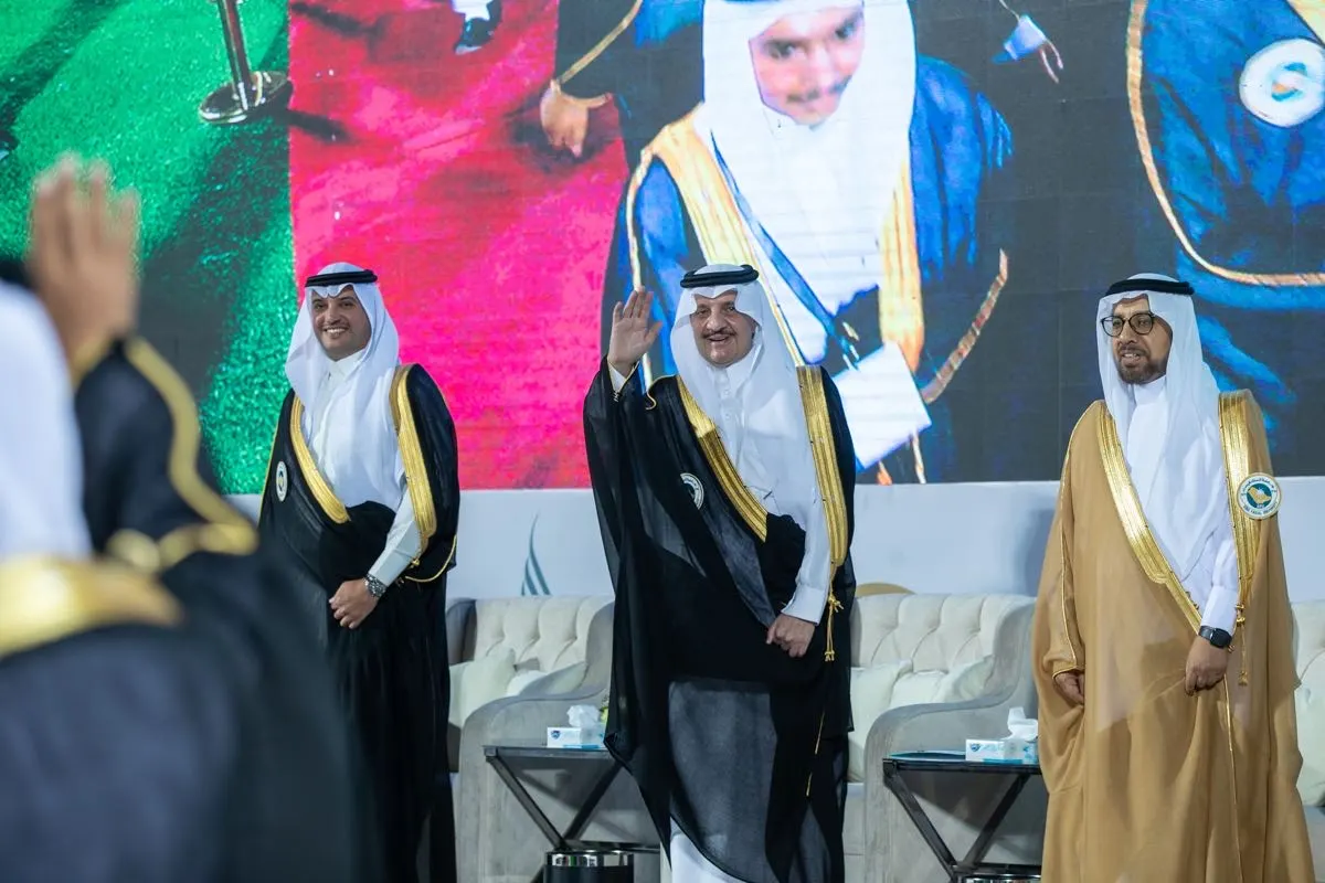 بالصور.. أمير الشرقية يرعى حفل تخرج الدفعة ال 44 من خريجي جامعة الملك فيصل