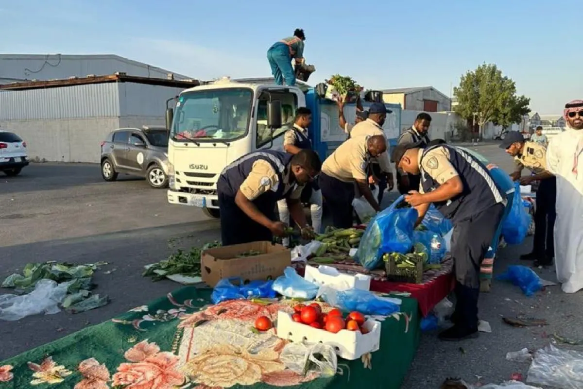 مصادرة 20 طنًا من الخضار والفواكه في الدمام