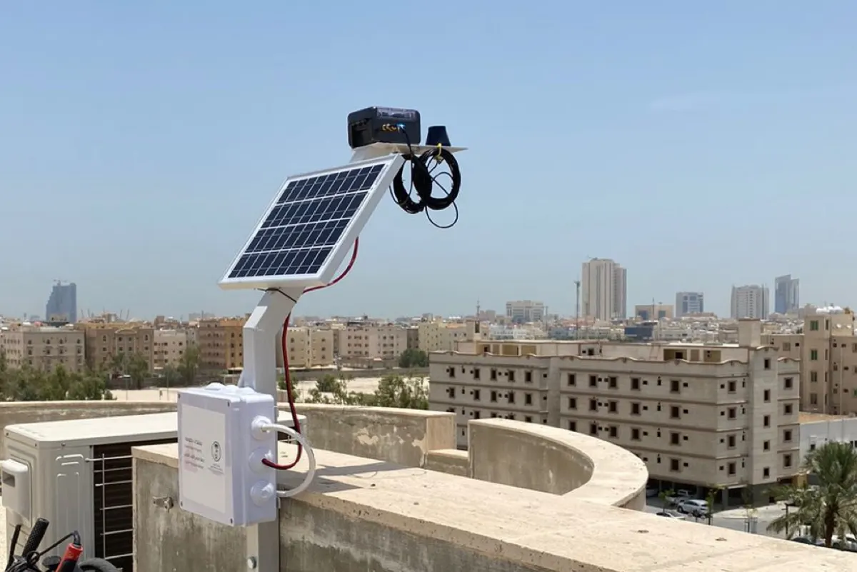 تركيب جهاز لقياس التلوث الضوئي في الشرقية