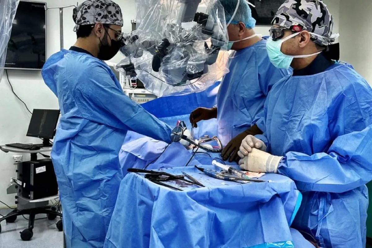 القطيف.. عملية دقيقة تنجح في استئصال ورم داخل الحبل الشوكي لشاب عشريني