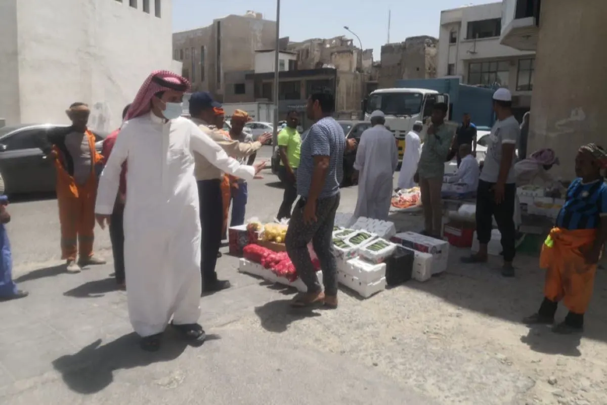 القطيف.. ضبط 480 كجم من الخضروات والفواكه المخالفة في حملة على الباعة العشوائيين