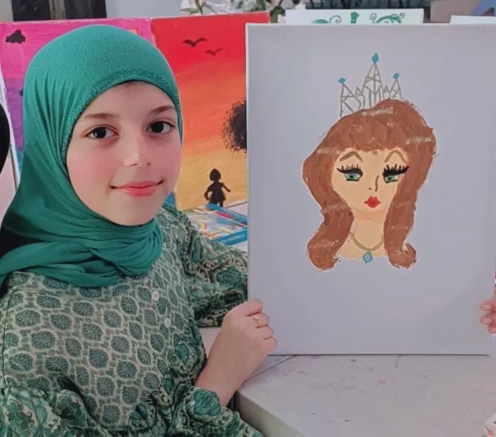 المبدعة «فاطمة الشماسي»: الرسم تعبير جميل عما في داخلي