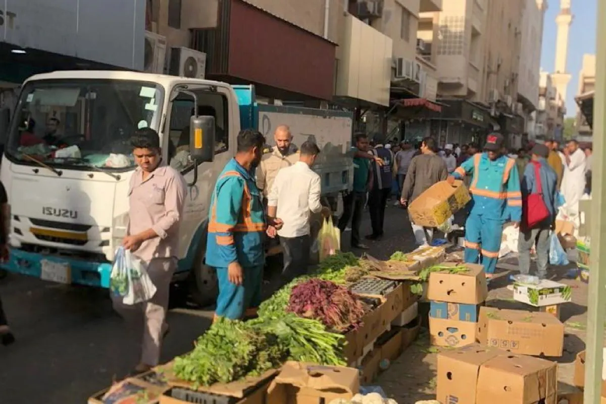 مصادرة 12 طن خضار وفواكه من «الجائلة» بالدمام
