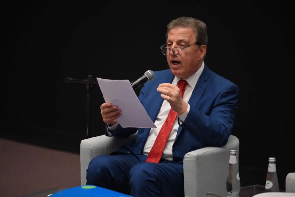 بالصور.. الشاعر بزيع يحتفل بإبداعاته الشعرية في «إثراء»