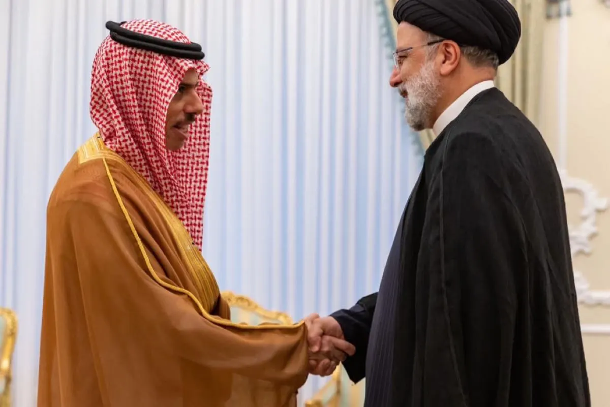 وزير الخارجية يستعرض العلاقات الثنائية مع الرئيس الإيراني