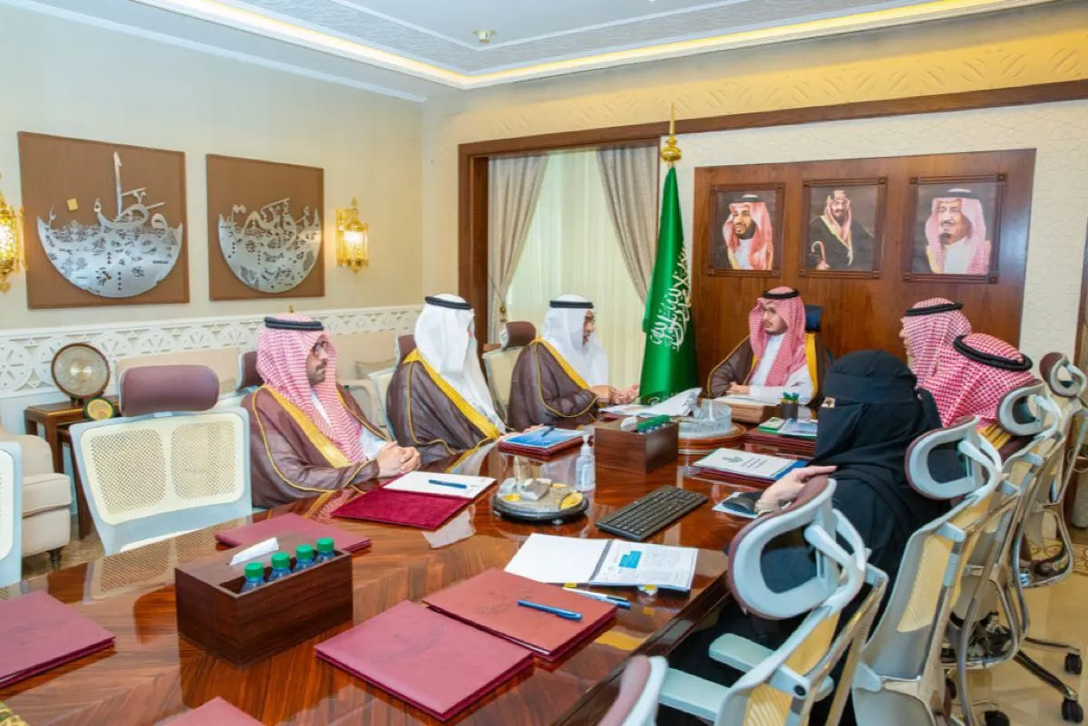 نائب أمير الشرقية يؤكد أهمية عمل «لجنة التشوهات البصرية».. ويثمن تطور «البريد»