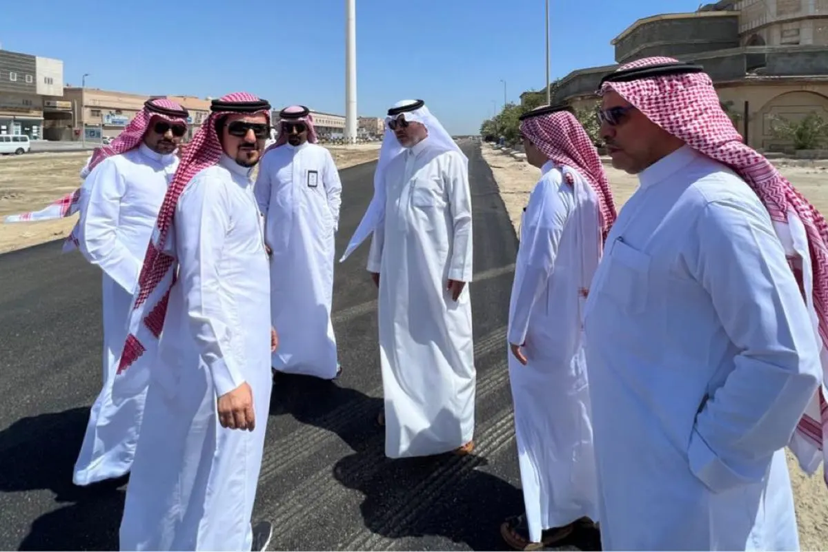 رئيس بلدية القطيف يقف ميدانيا على مشاريع جزيرة تاروت