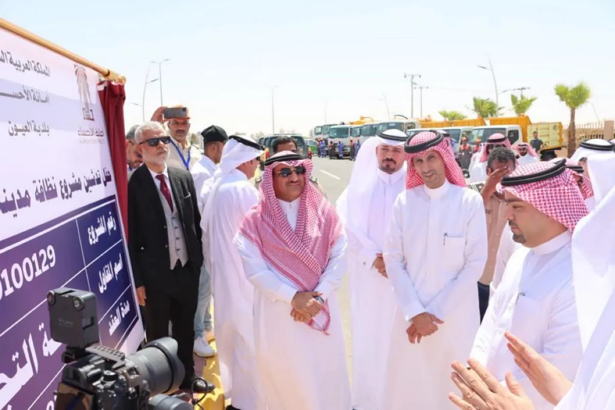 أمين الأحساء يدشن مشروع «نظافة العيون وتوابعها»