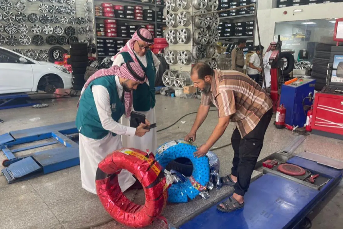 مصادرة 7139 إطارًا مستخدمًا ومنتهي الصلاحية في الشرقية