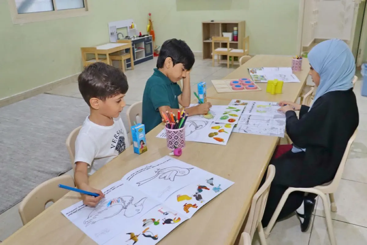 مستشار يحدد 5 مهددات لصحة «جيل الأطفال الإلكتروني»