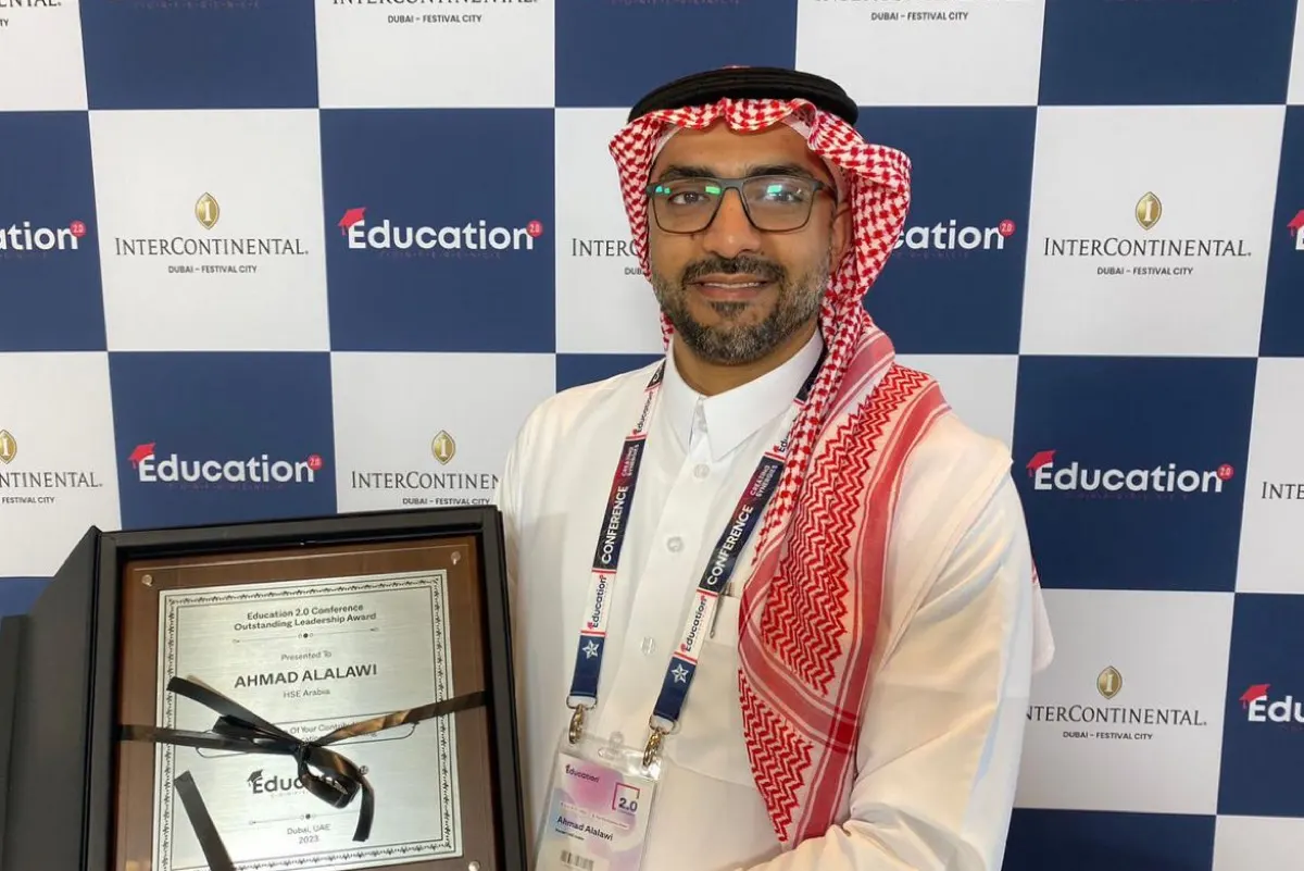 القديح.. «العلوي» يتوج من بين أفضل قادة التعليم والتدريب في العالم بدبي