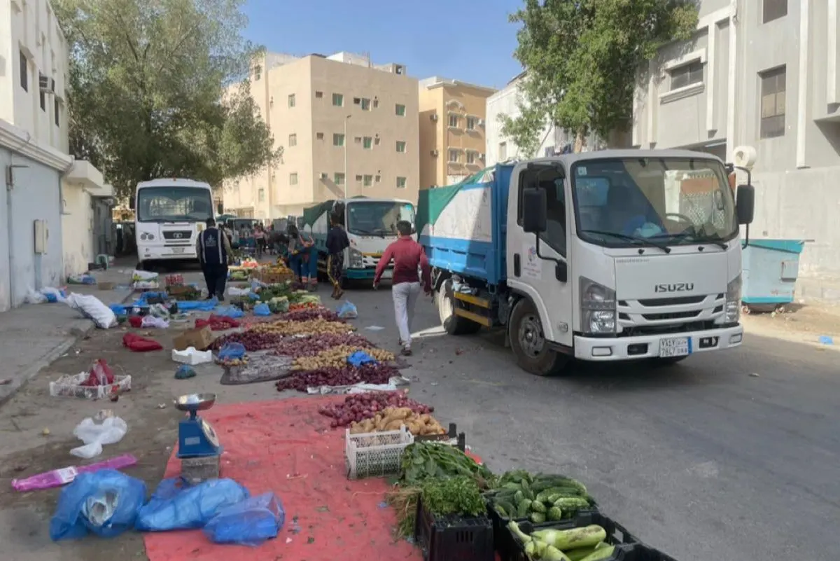 مصادرة 12 طن خضار وفواكه من «الجائلة» في «خالدية الدمام»