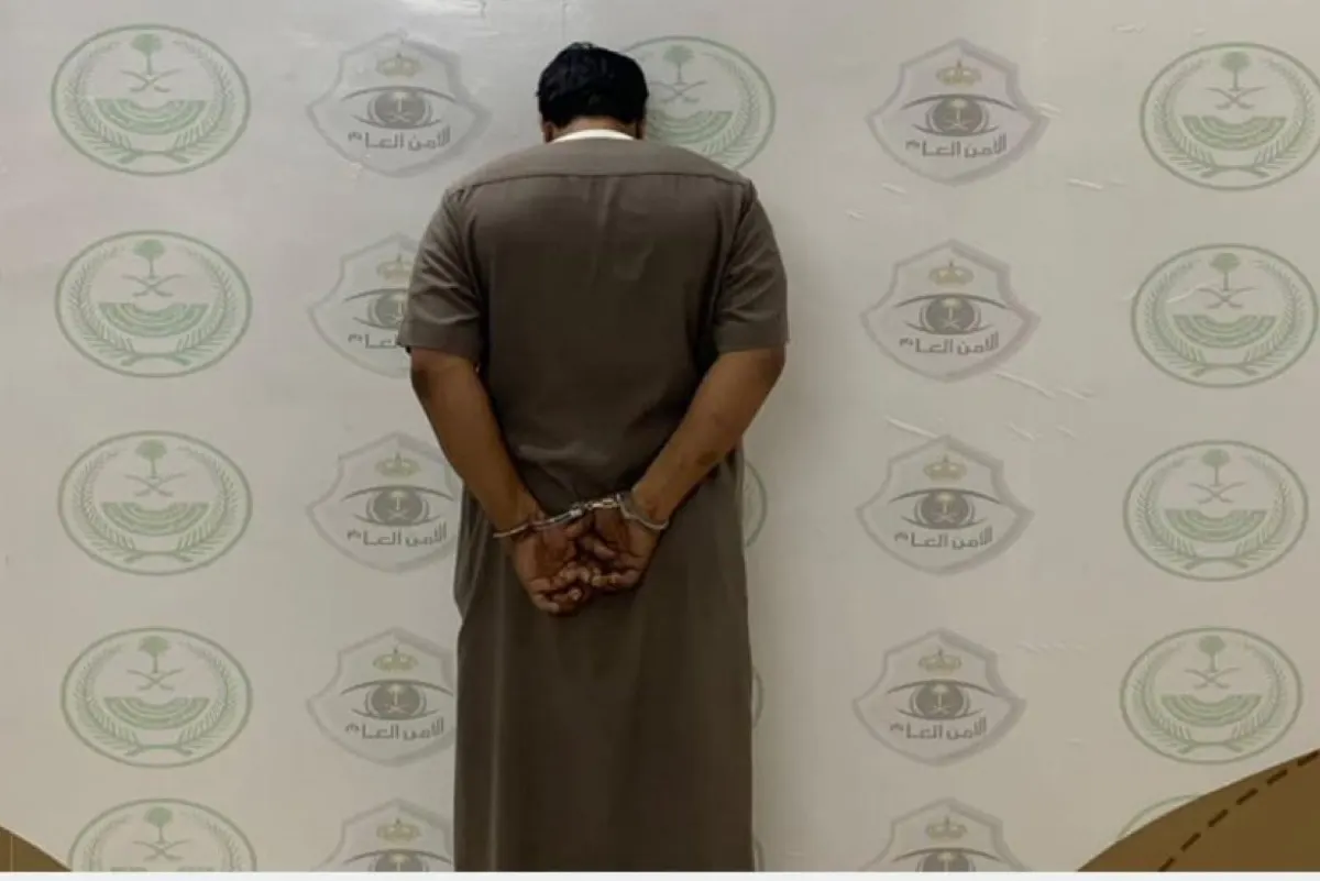 معتدٍ على شخصين في قبضة الأمن