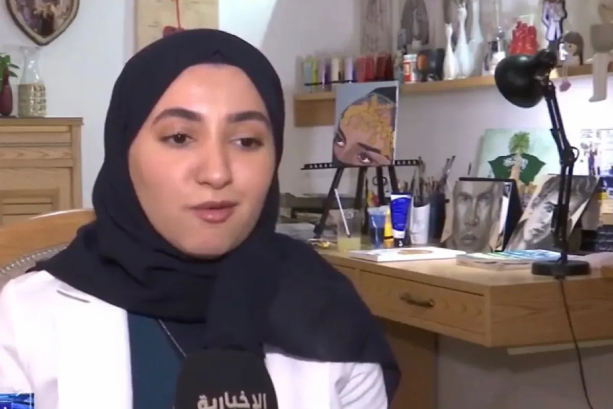 صفوى.. «اليوسف» طالبة مبتعثة تتفوق بالطب وتبدع في الرسم