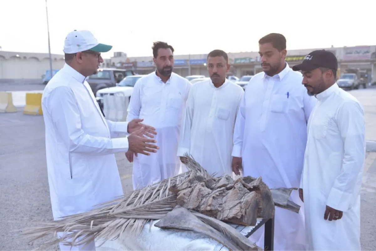 «استثمرها ولا تحرقها».. توعية مزراعي الأحساء بأضرار حرق المخلفات