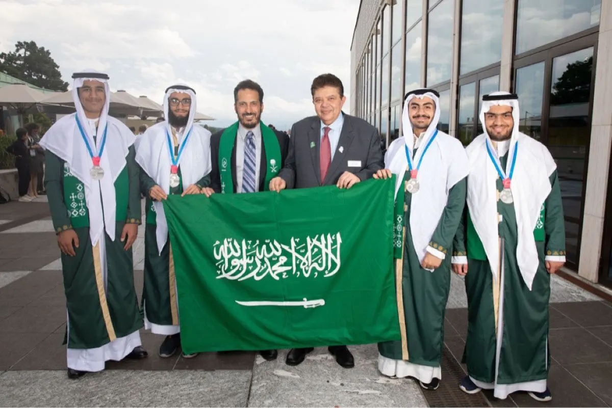المنتخب السعودي للكيمياء يحقق 4 جوائز دولية.. والمملكة تتسلم تنظيم أولمبياد 2024