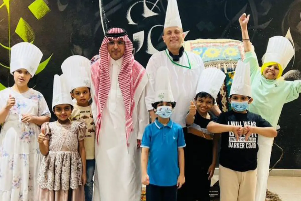 أطفال يتحدون السرطان.. طهاة صغار في «زادك»