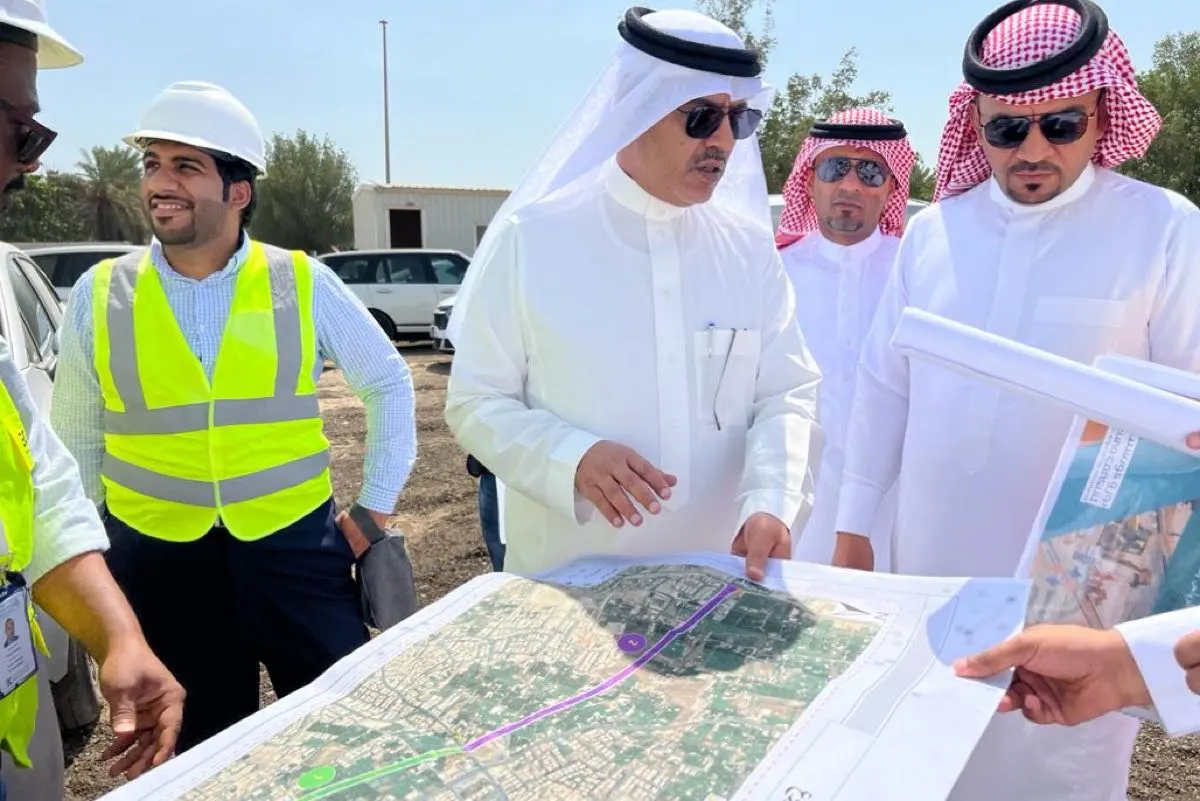 بدء تطوير شارع الرياض بالقطيف لفك الاختناقات المرورية