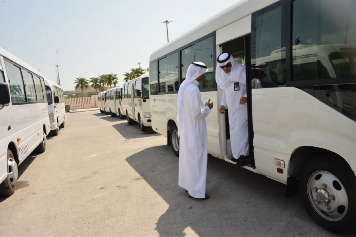 135 حافلة لنقل طلاب جامعة «الإمام عبدالرحمن»