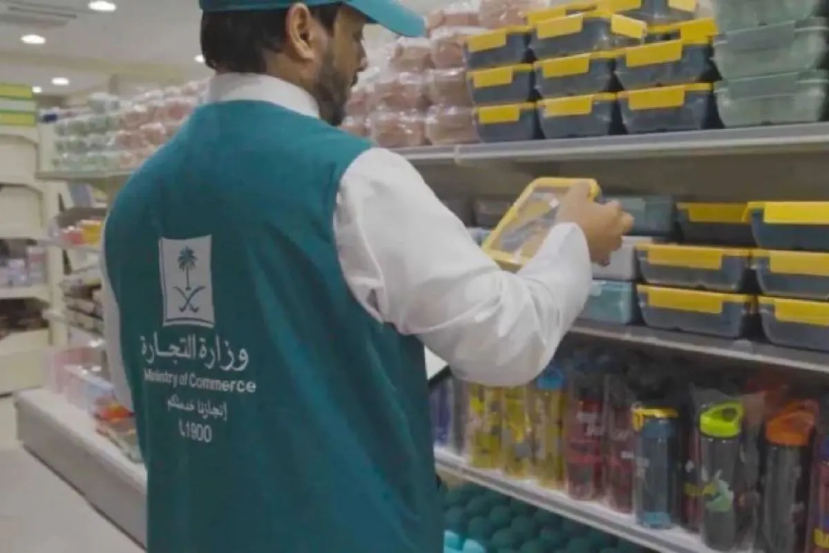 هل يحق للمدارس إجبارك على شراء الزي المدرسي كاملاً؟ ”المنافسة“ تجيب