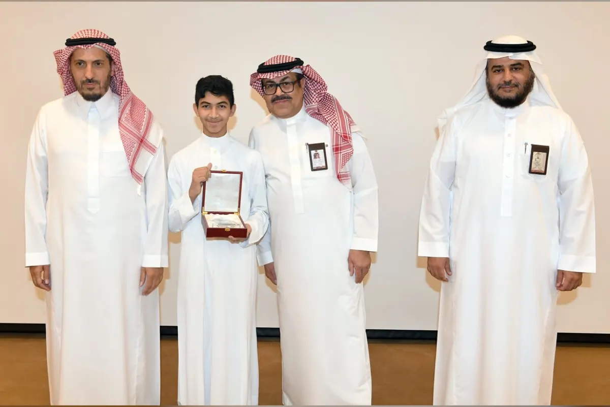 التاروتي يحصل على الميدالية الفضية في مسار الكيمياء بملتقى الصيف بينبع