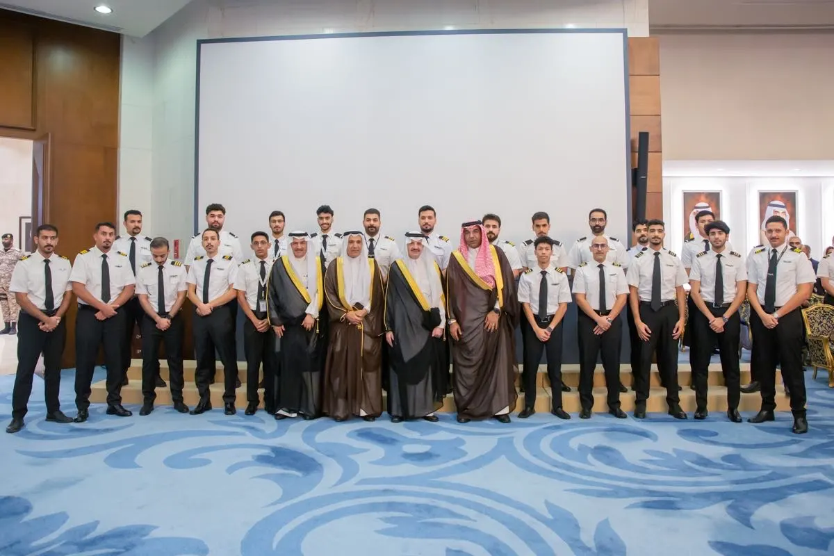 أمير الشرقية يرعى تخريج 35 طيارا من أكاديمية «أكسفورد»