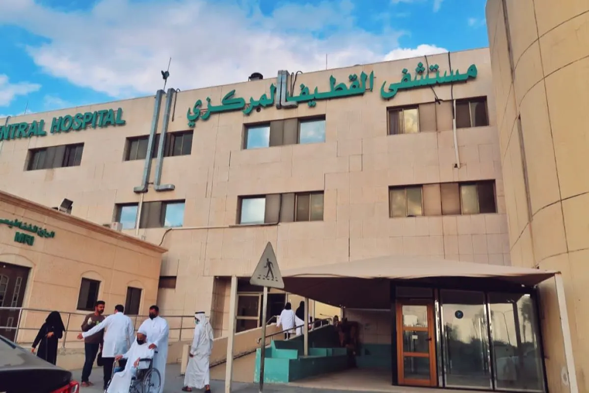 إنجاز.. مركزي القطيف ينهي معاناة ثلاثينية من ورم حميد وزنه 15 كم