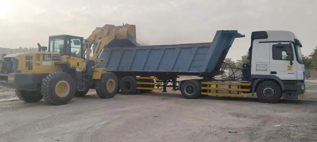 رفع أكثر من 10 آلاف م3 أنفاض ومخلفات من 98 موقعاً بالقطيف