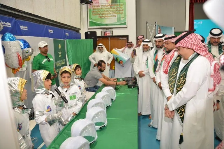 ”رواد فضاء“ يحتفلون باليوم الوطني في القطيف