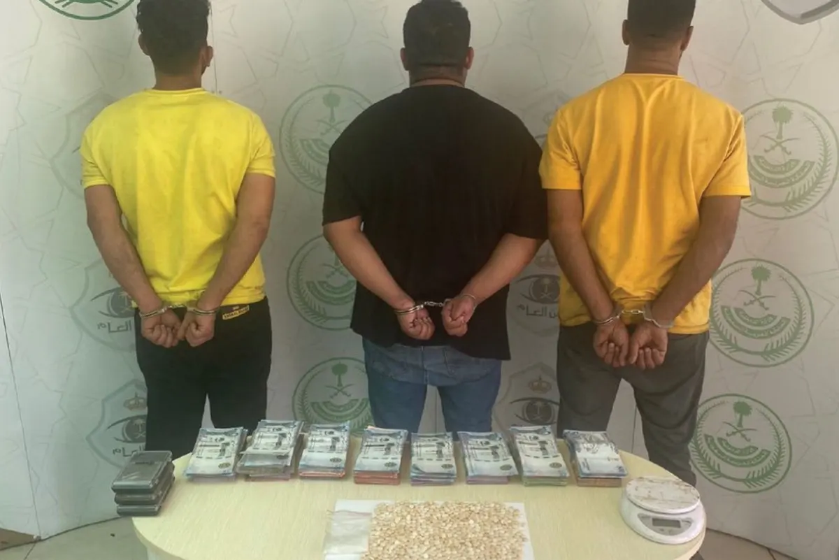 القطيف.. الإطاحة ب 3 مواطنين اتخذوا منزلاً وورشة وكرًا لترويج المخدرات