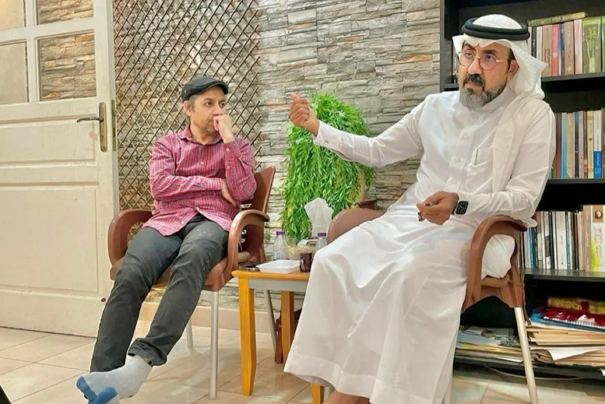 الخطاط «عابد» يستعرض تجربته الفنية في أحدية صهيل الكلام