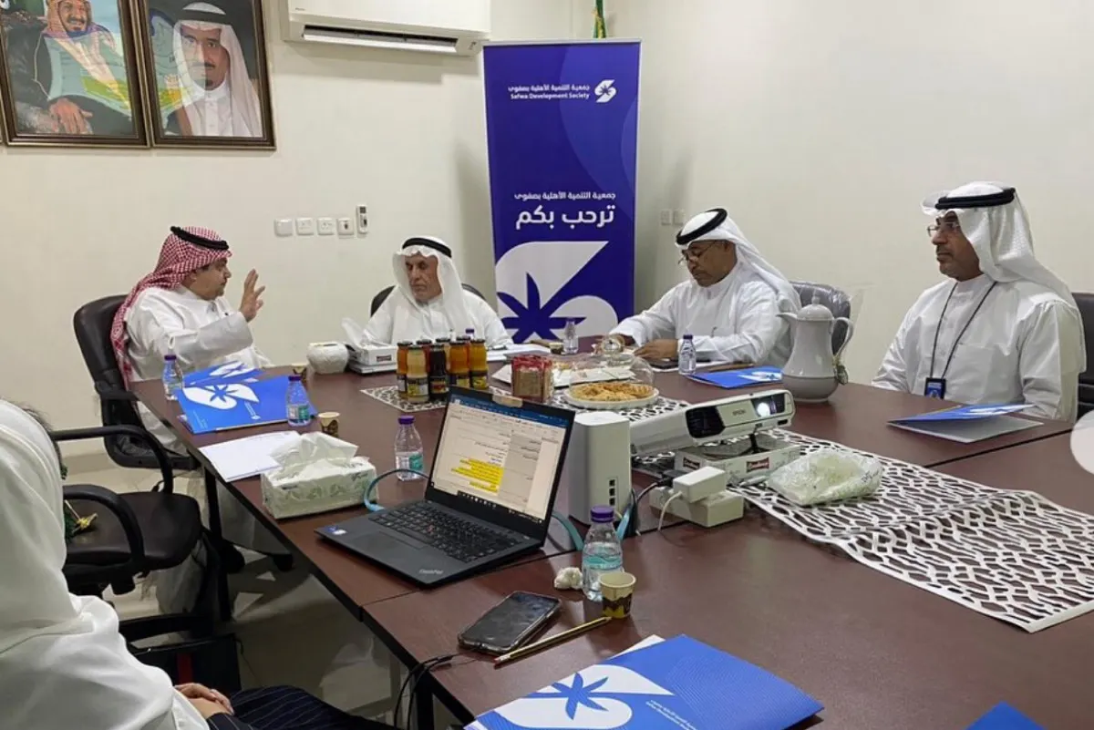 وفد مؤسسة «الملك خالد» يتعرف على خطط «تنمية صفوى»