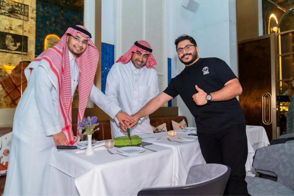 المنشد المضحي يحصل على أحلى صوت في ”السلام الملكي“