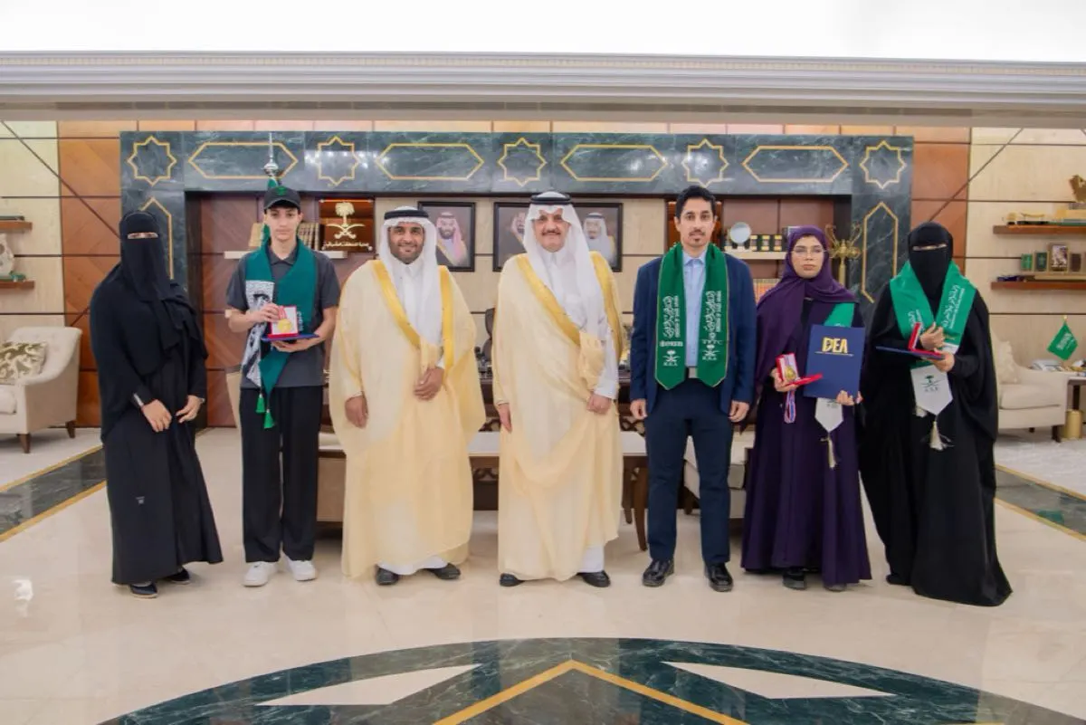 أمير الشرقية يهنئ طلاب ”التدريب التقني والمهني“ الفائزين في معرض سنغافورا