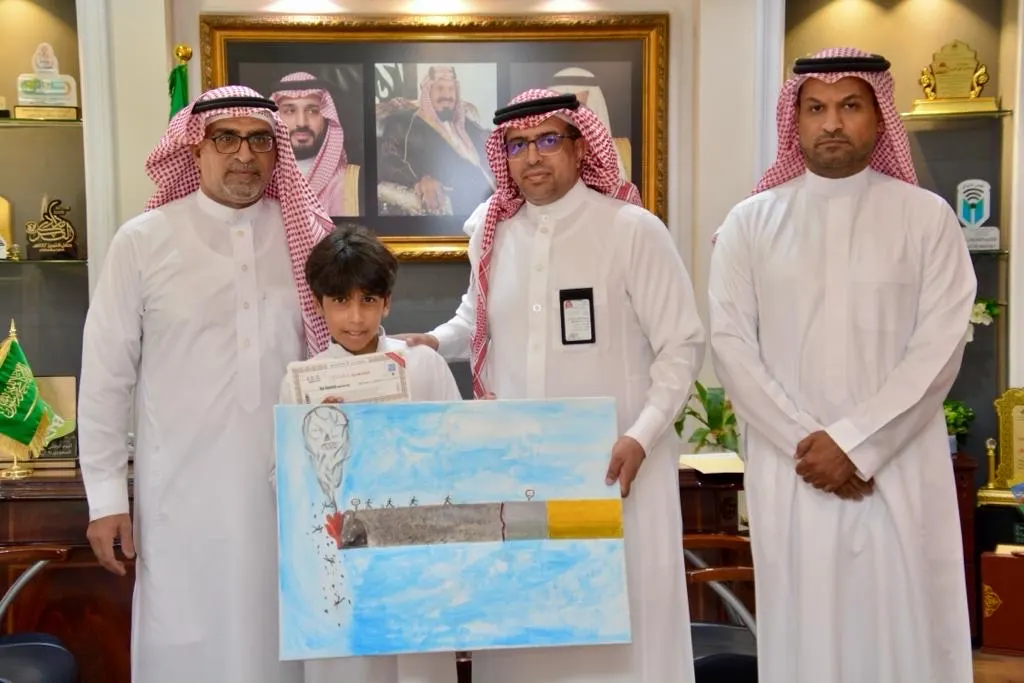 القطيف.. تكريم الطلاب والطالبات الفائزين في مسابقات أجمل رسم