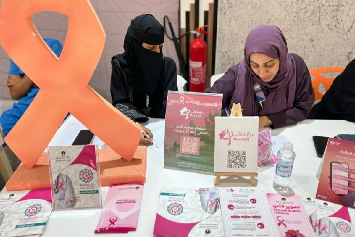 بالصور.. «القطيف الصحية» تكافح الإنفلوانزا وتنشر التوعية بسرطان الثدي