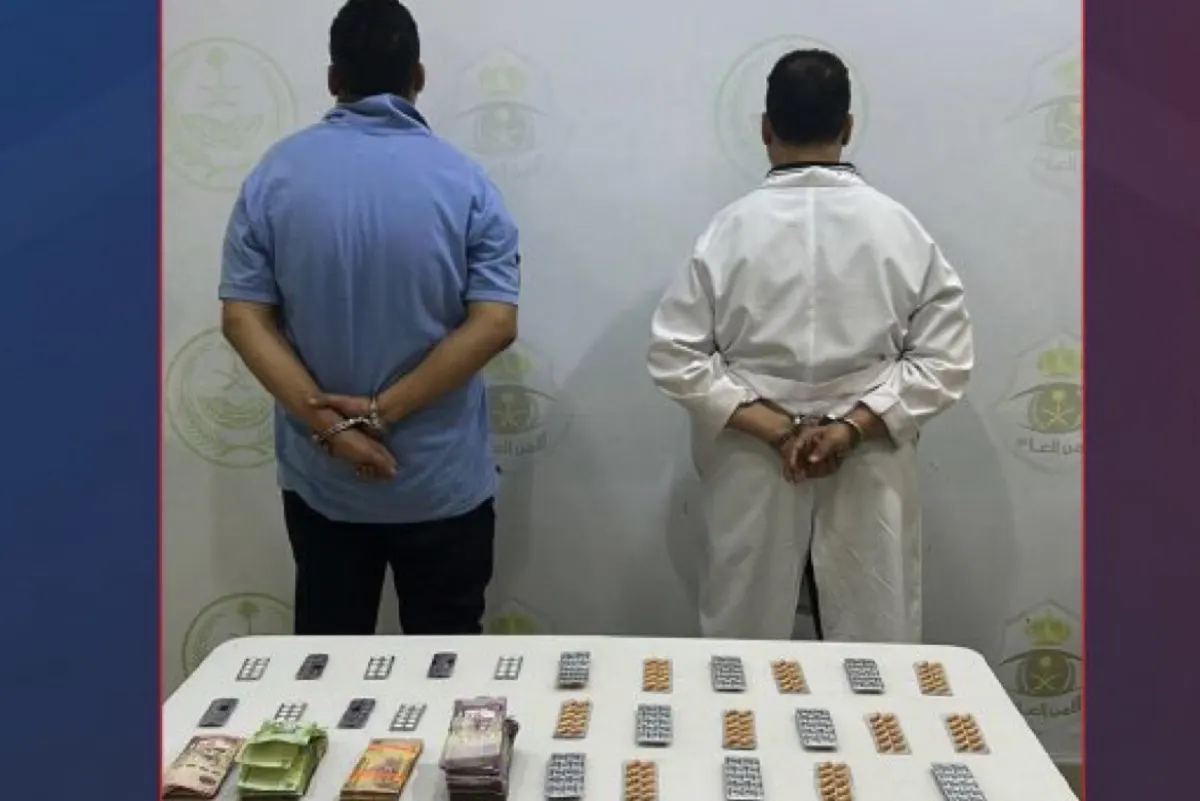 صيدلي ومندوب مبيعات يستغلان مهنتهما لترويج الأقراص المخدرة