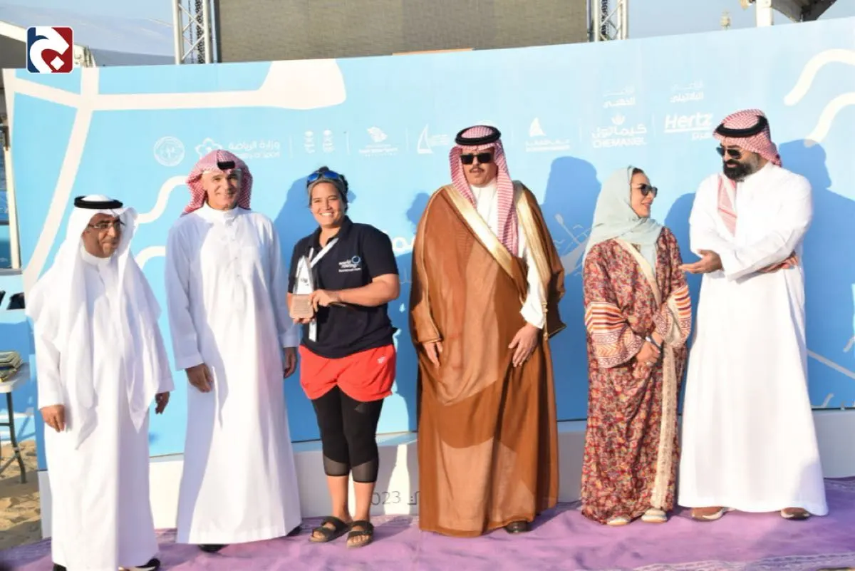 بالصور.. محافظ الجبيل يتوج ابطال المملكة للتجديف الساحلي