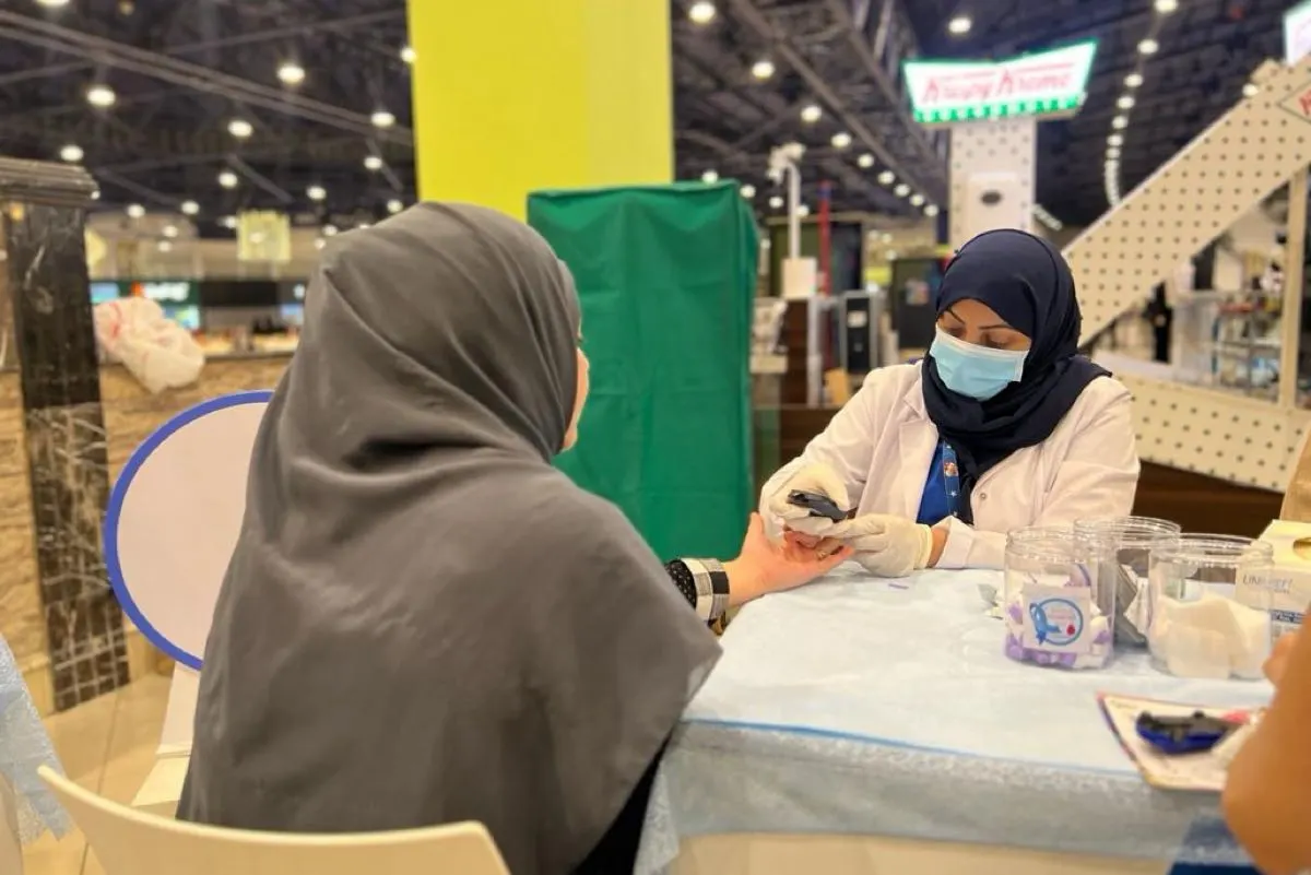 في «عالمي السكري».. 16 ركنًا لتوعية مراجعي «ولادة الدمام» بالتحاليل الضرورية