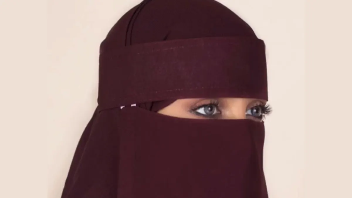 نقاب بألوان شتوية.. جديد الأسواق السعودية