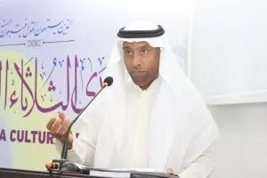 الشاعر آل ابريه يوقع ديوان الكاشون بعد 30 عامًا من وفاة صاحبه