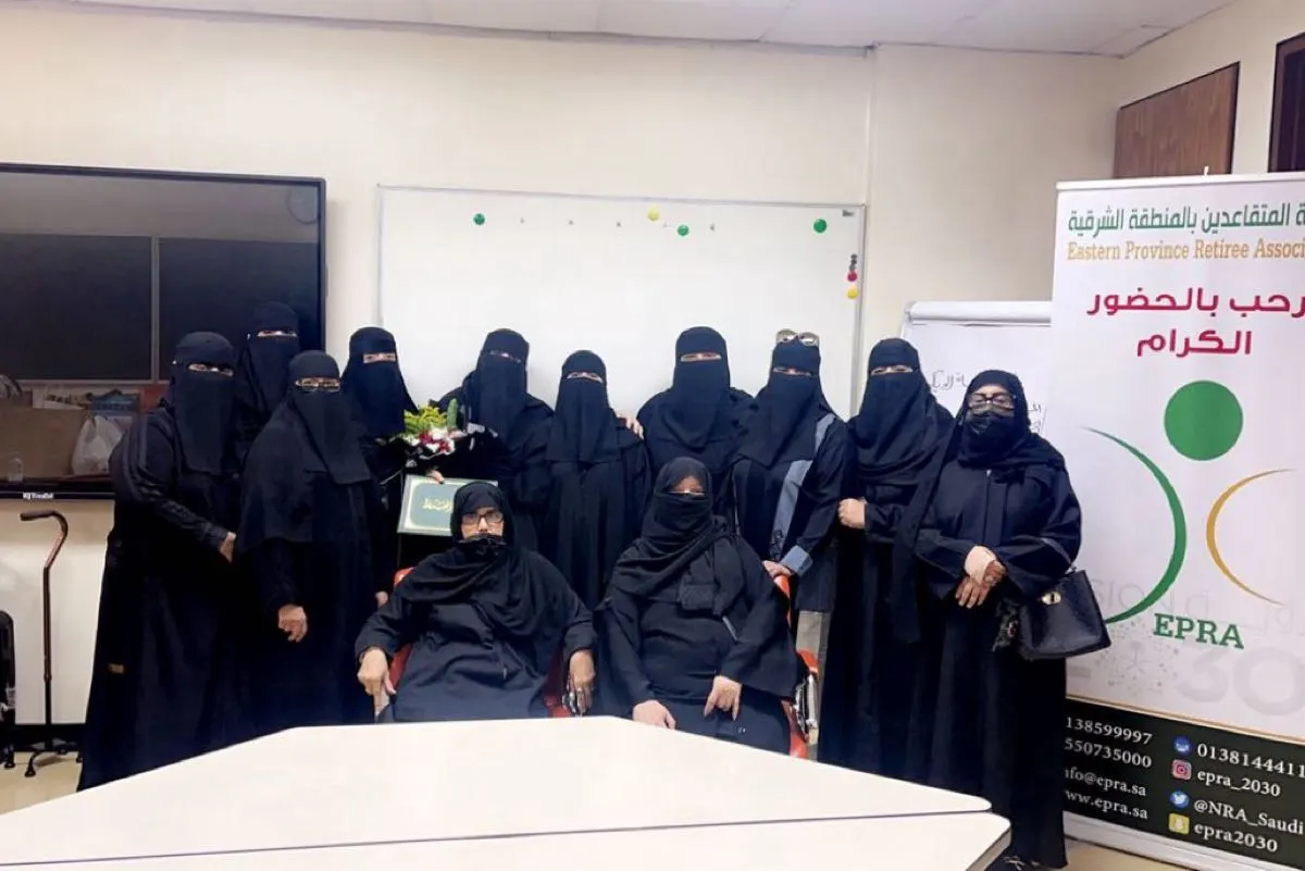«فن الديكوباج».. برنامج حرفي لعضوات «المتقاعدين»